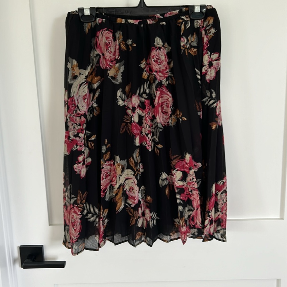 D collection pleated black floral knee length skirt